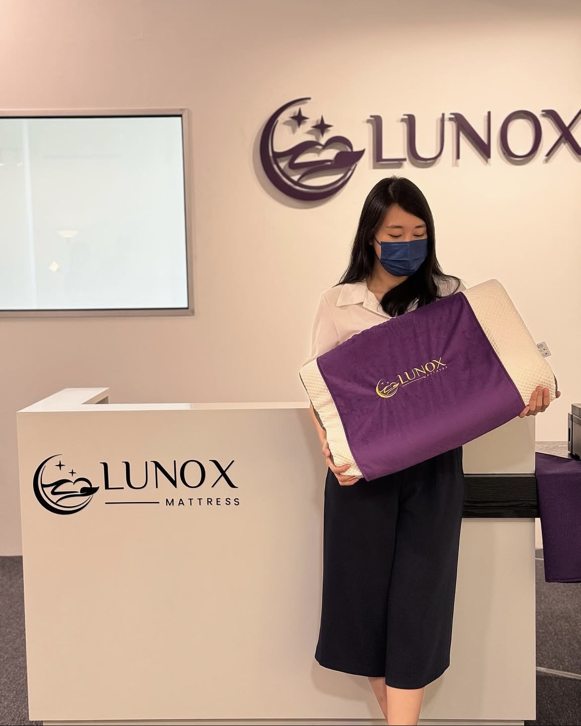 Lunox outlet opening picture